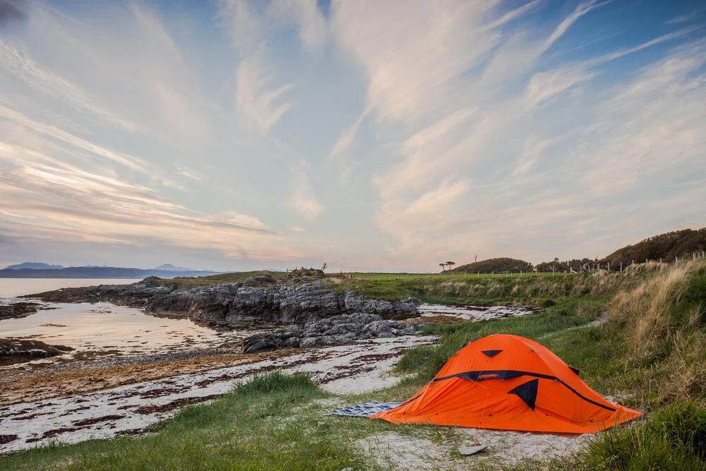 Si può dormire in una tenda da campeggio in spiaggia? Bertoni Tende